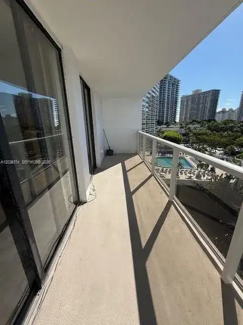 3701 N Country Club Dr # 706, Aventura FL 33180 photo 3