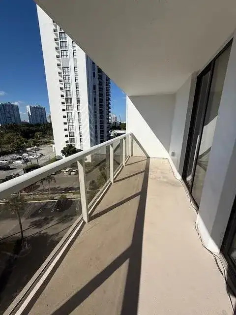 3701 N Country Club Dr # 706, Aventura FL 33180 photo 4