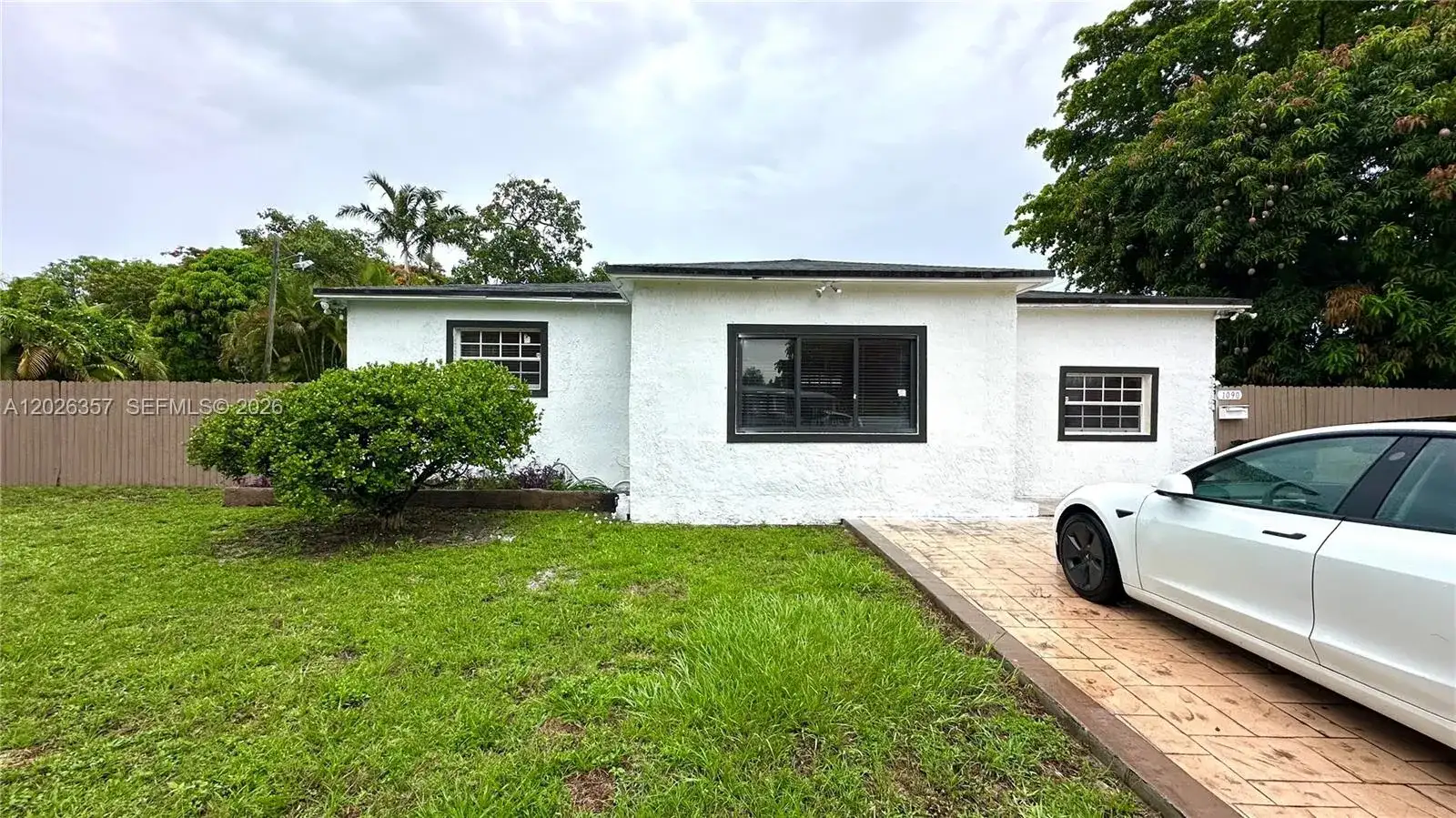 1090 NW 134th St, North Miami FL 33168 photo 2