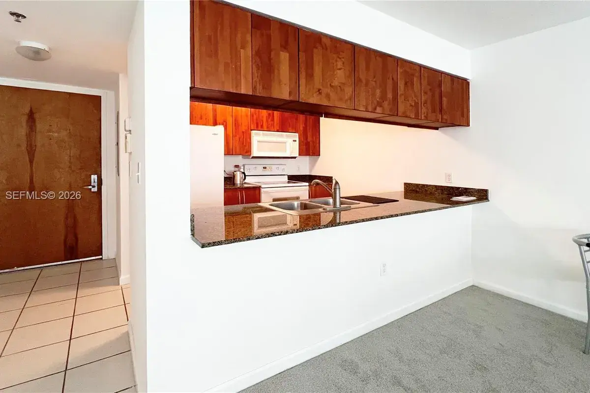 1200 Brickell Bay Dr # 2814, Miami FL 33131