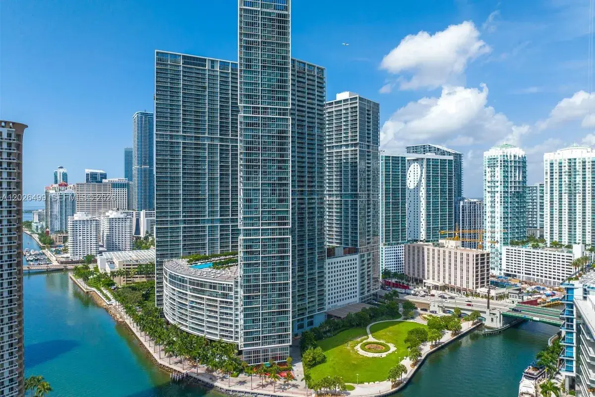 475 Brickell Ave # 3513, Miami FL 33131