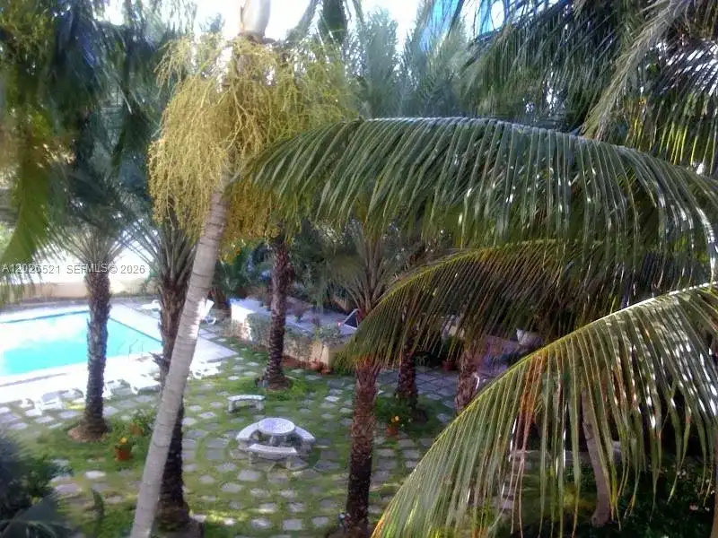 2421 Lake Pancoast Dr # 3B, Miami Beach FL 33140