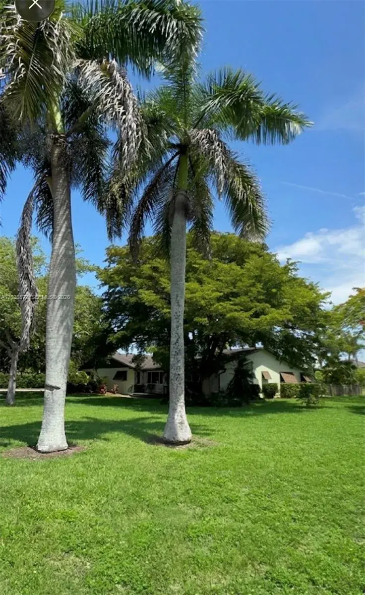 19505 SW 272nd St, Homestead FL 33031