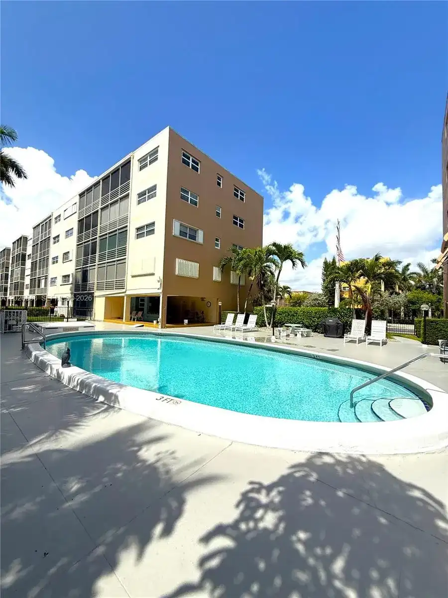 300 NE 14th Ave # 307, Hallandale Beach FL 33009