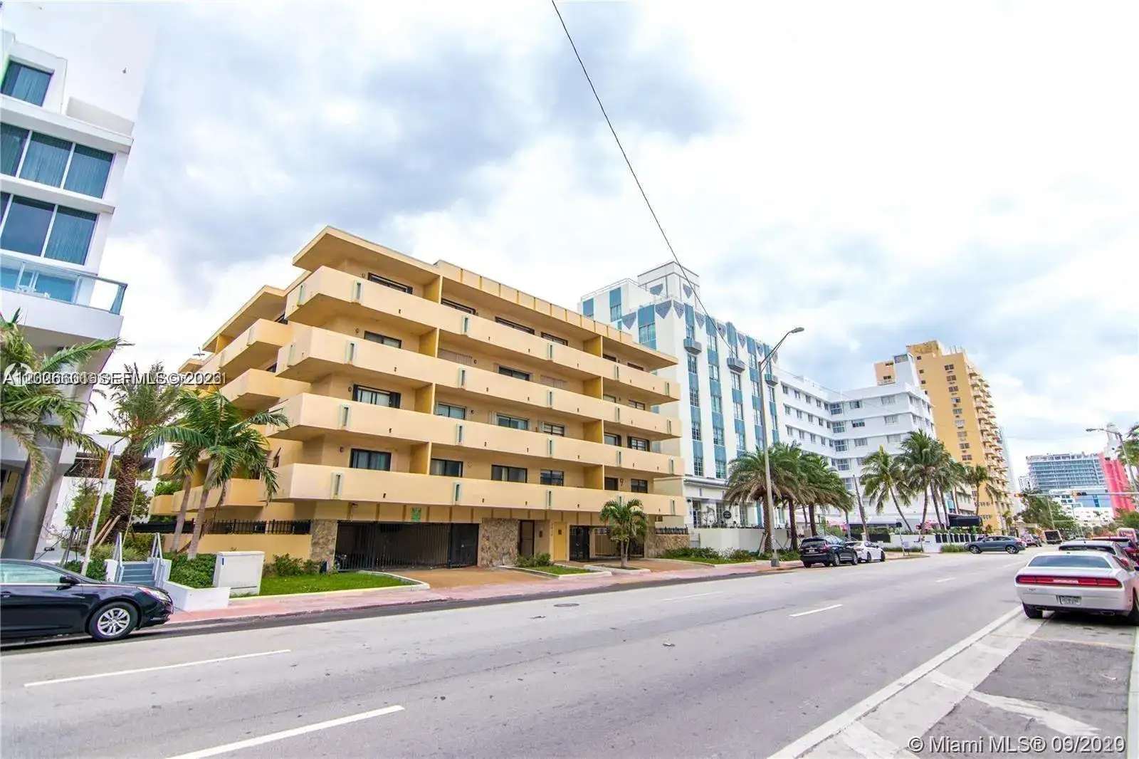 2 bedroom 2 bath Residential for sale at 2924 Collins Ave # 301, Miami Beach FL 33140