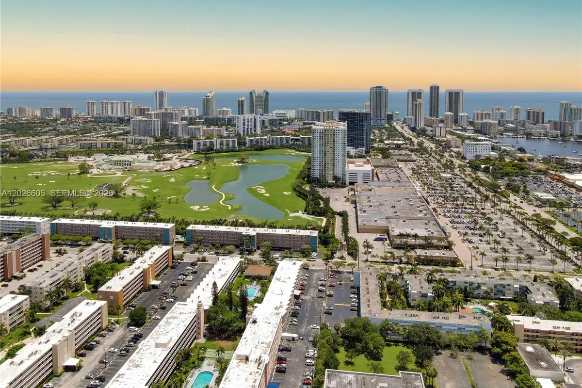 180 NE 12th Ave # 18C, Hallandale Beach FL 33009
