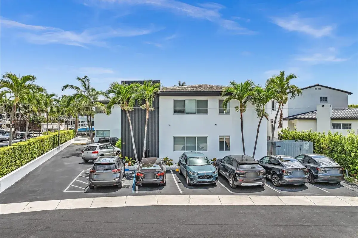 11900 N Bayshore Dr # 8, North Miami FL 33181