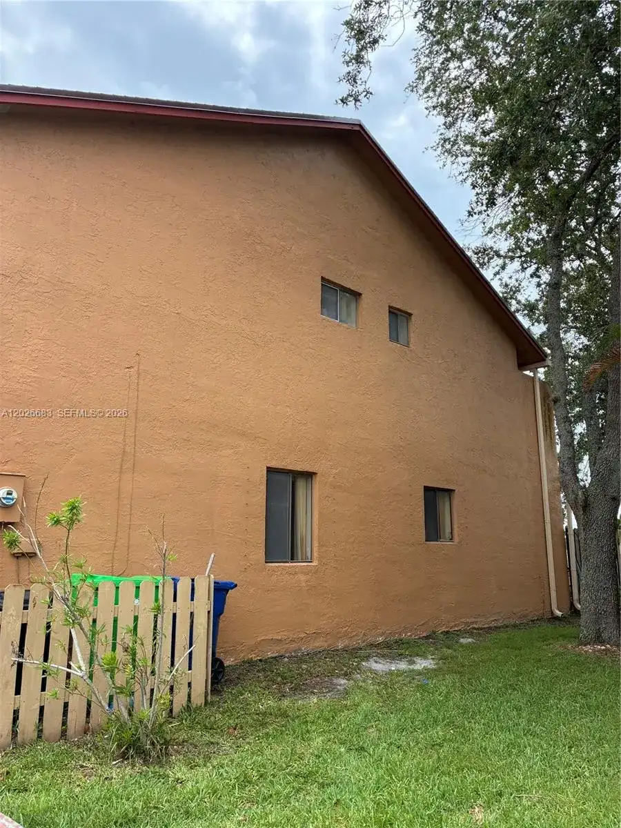 2828 NW 80th Ave, Sunrise FL 33322 photo 2