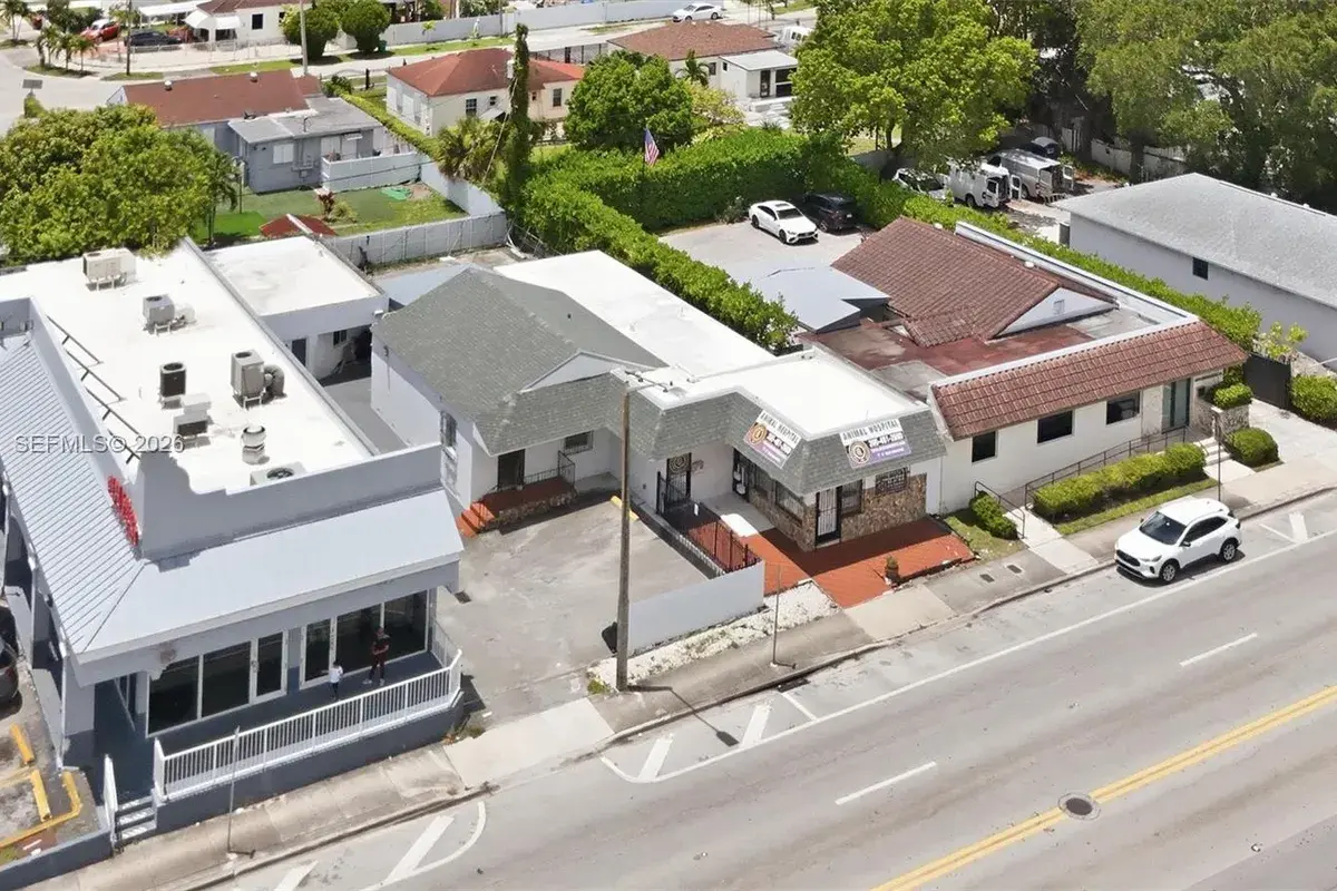 3240 NW 7th St, Miami FL 33125