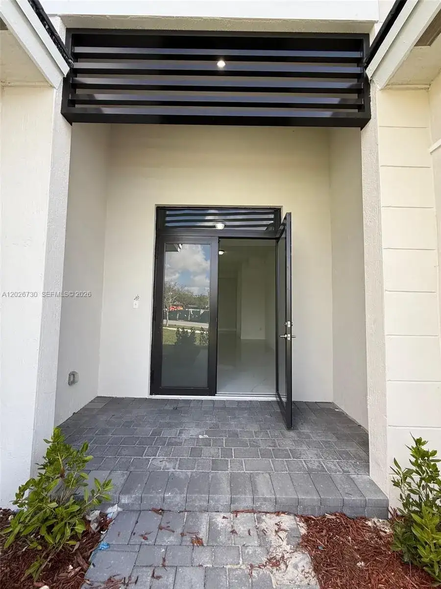 9630 SW 208th Ter, Cutler Bay FL 33189 photo 4