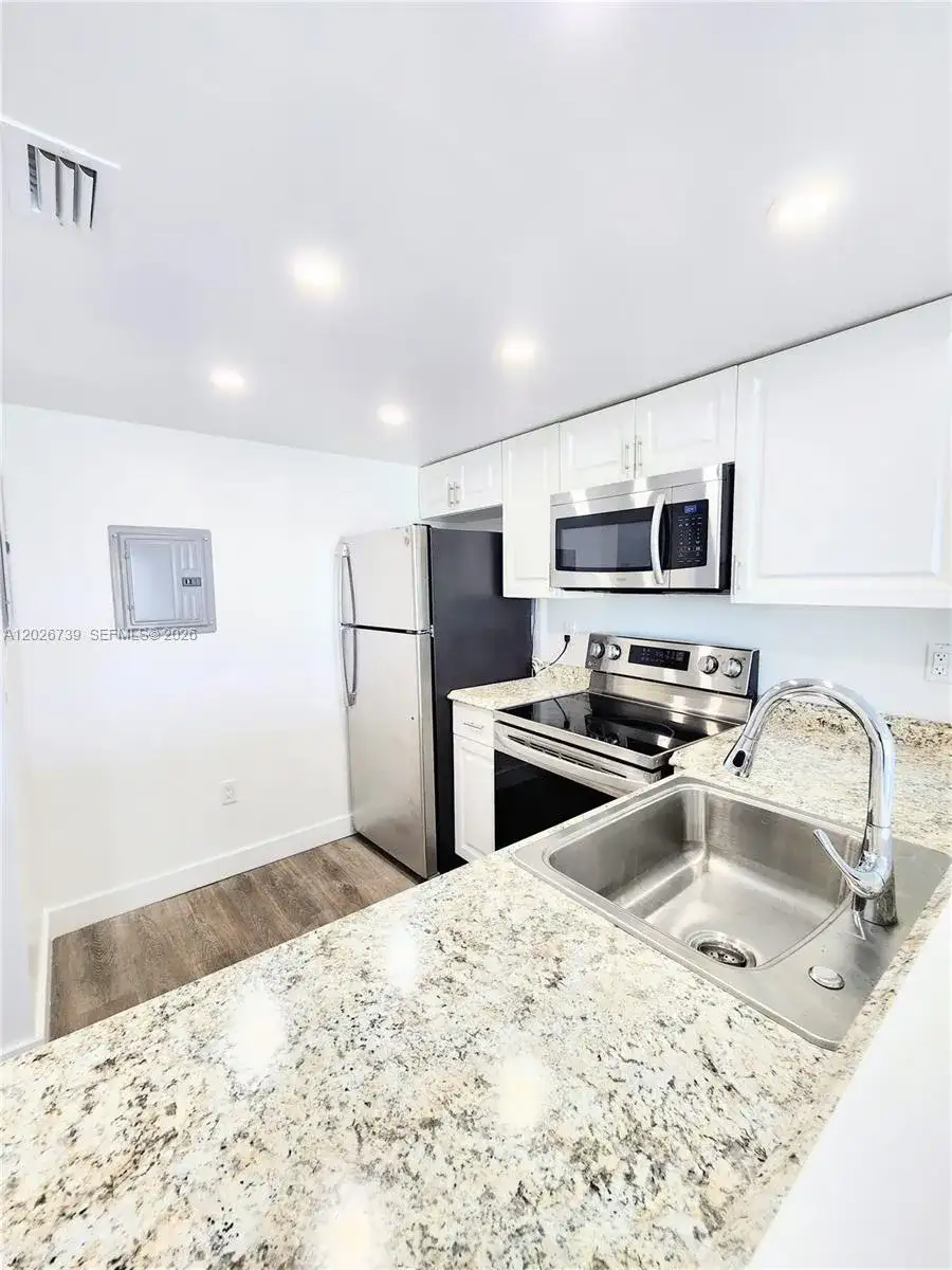 16465 NE 22nd Ave # 610, North Miami Beach FL 33160 photo 5