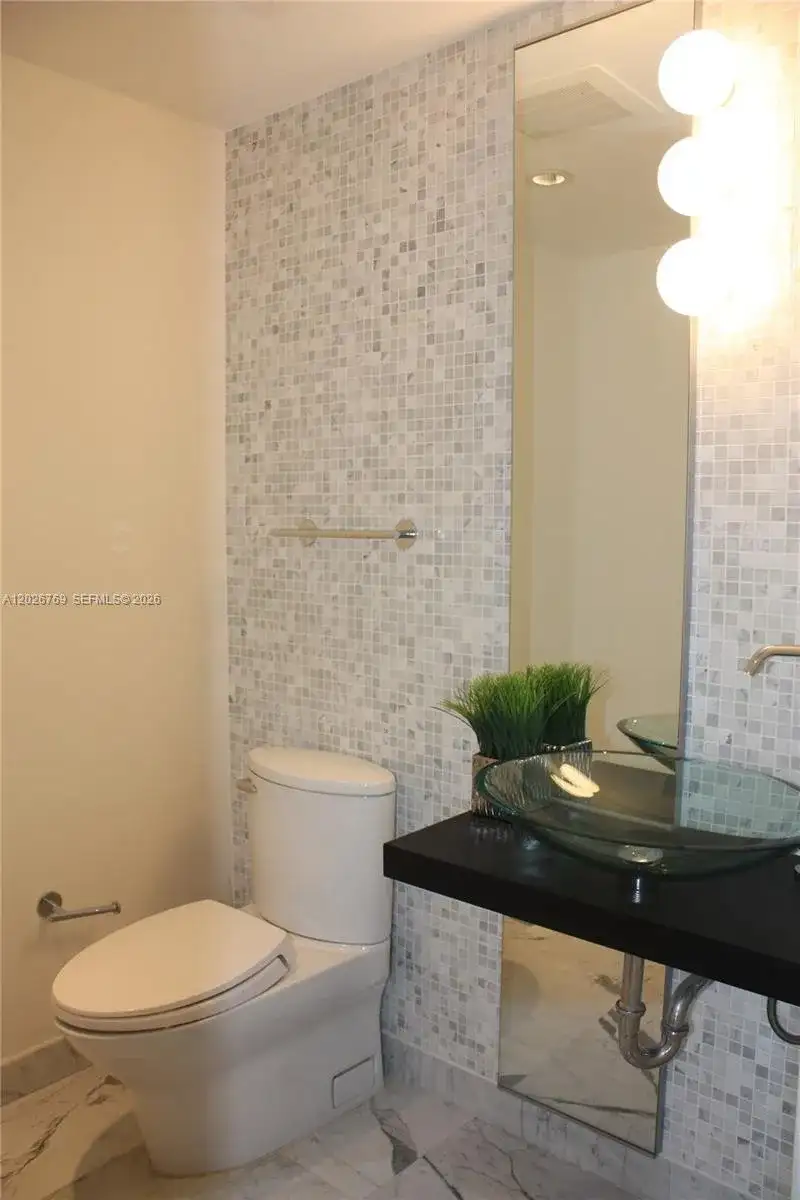 200 Biscayne Boulevard Way # 4211, Miami FL 33131 photo 2