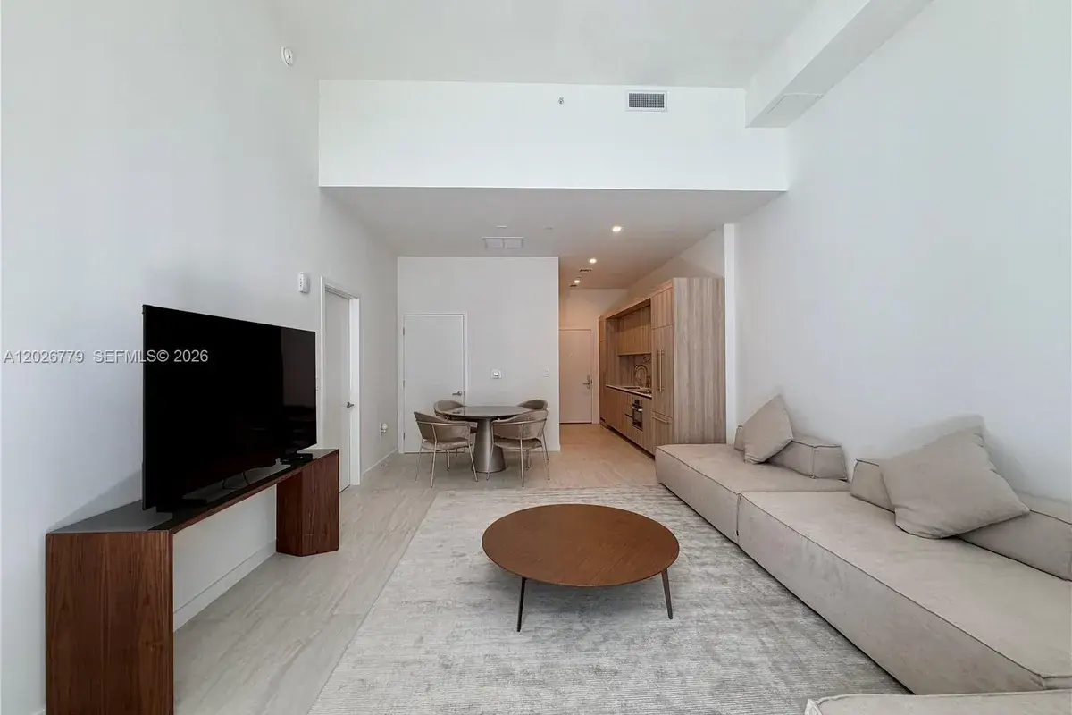 77 SE 5th St # 407, Miami FL 33131