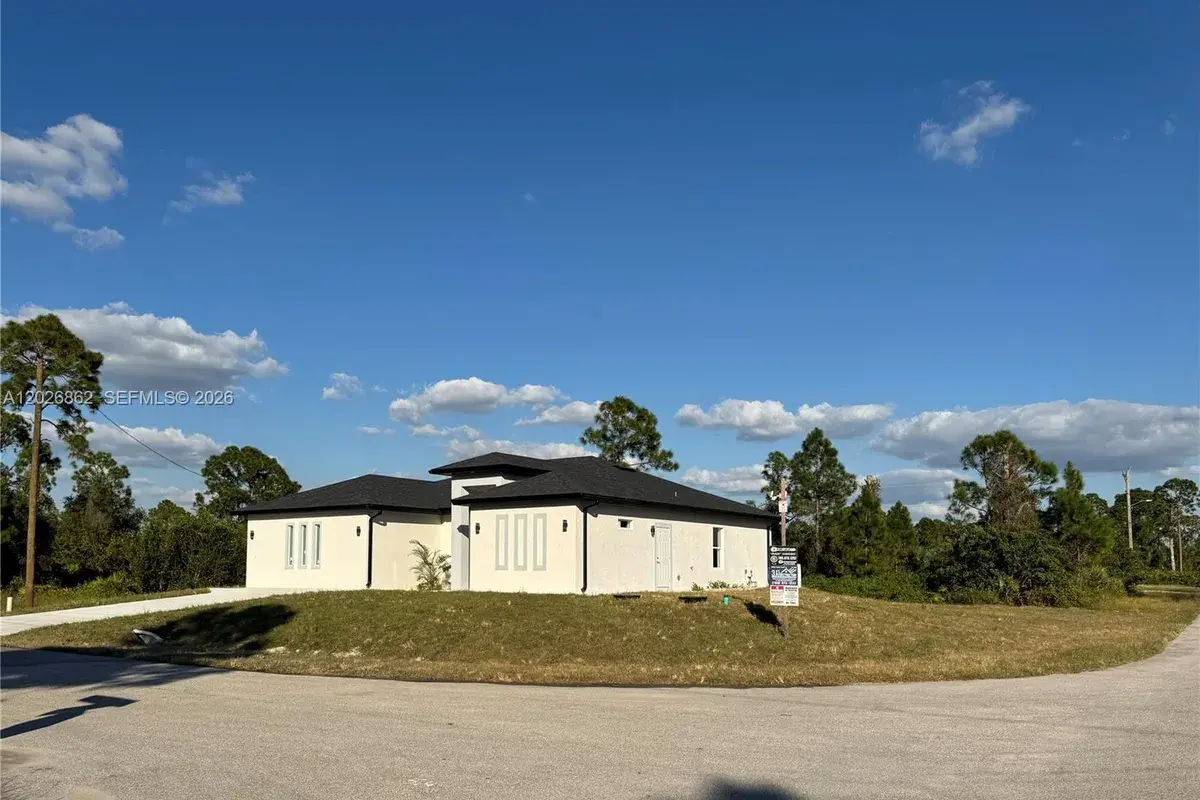 713 DA VINCI AVE S, Lehigh Acres FL 33974