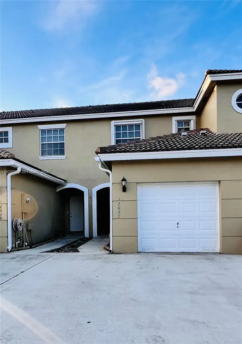 12037 SW 5th Ct, Pembroke Pines FL 33025 photo 4