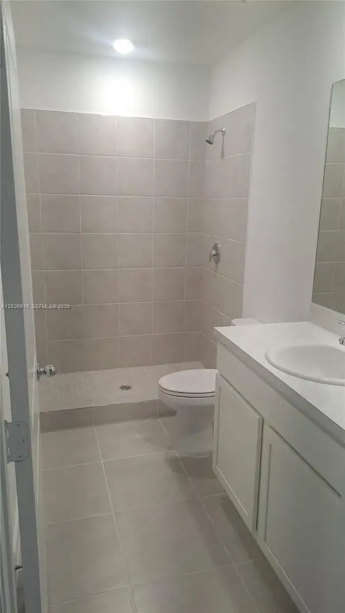 408 NE 1st Dr, Florida City FL 33034 photo 2