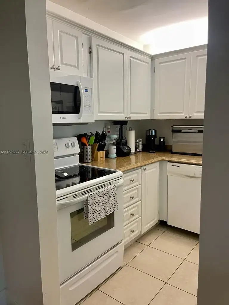 301 Racquet Club Rd # 305, Weston FL 33326 photo 4