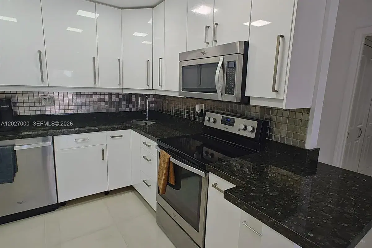 2750 NE 183rd St # 301, Aventura FL 33160