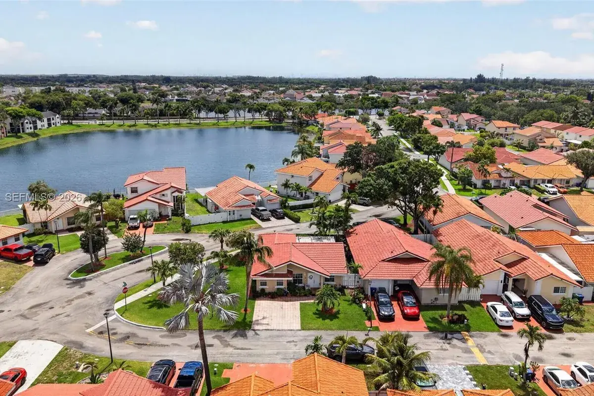 18847 NW 83rd Pl, Hialeah FL 33015