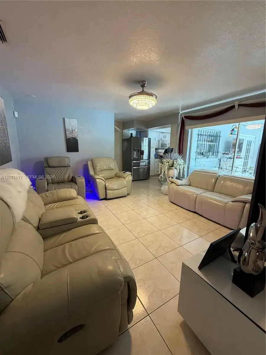 4162 Kingsbridge Drive, Orlando FL 32839 photo 2