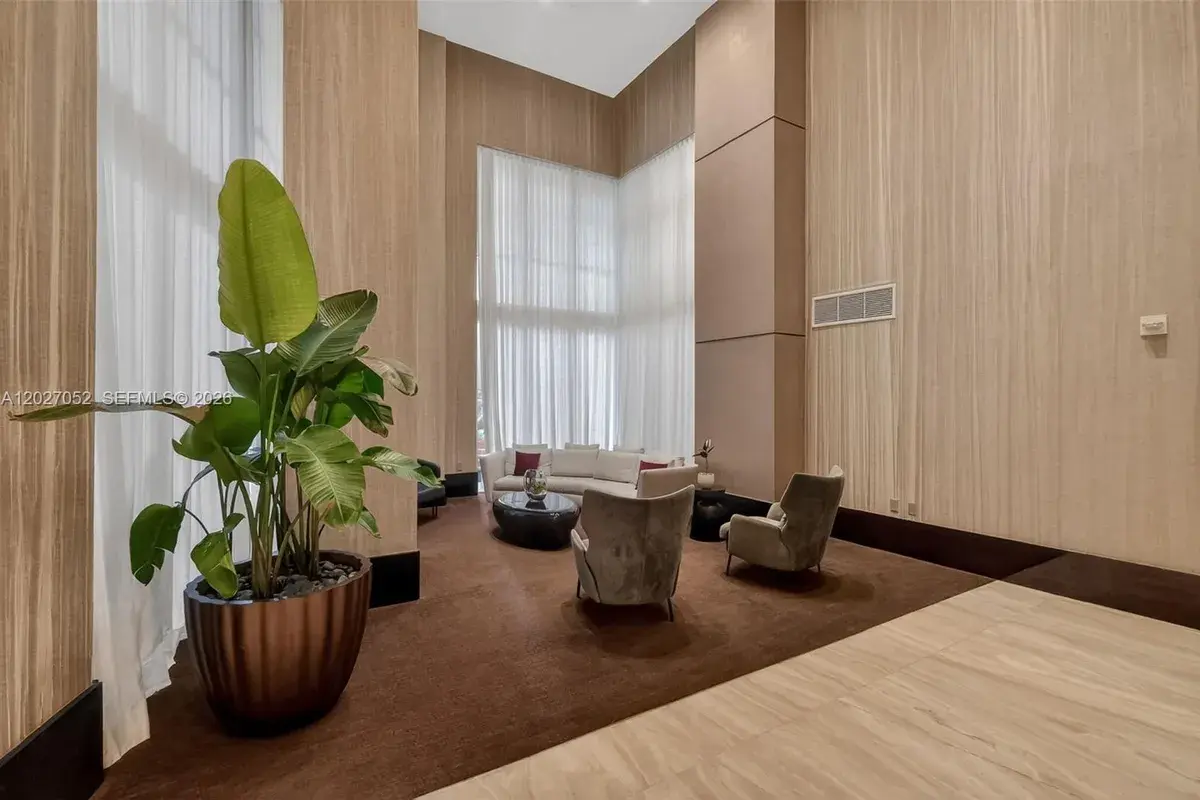 950 Brickell Bay Dr # 4504, Miami FL 33131