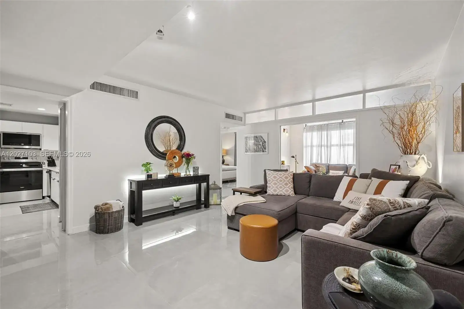 1 bedroom 1 bath Residential for sale at 5001 Collins Ave # 1E, Miami Beach FL 33140