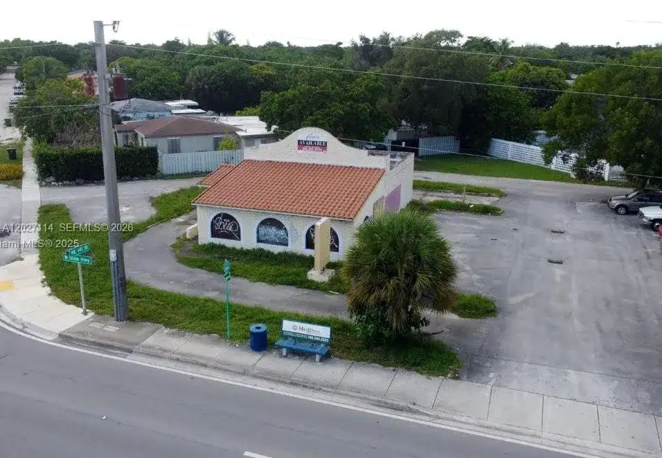 14100 W Dixie Hwy, North Miami FL 33161 photo 4