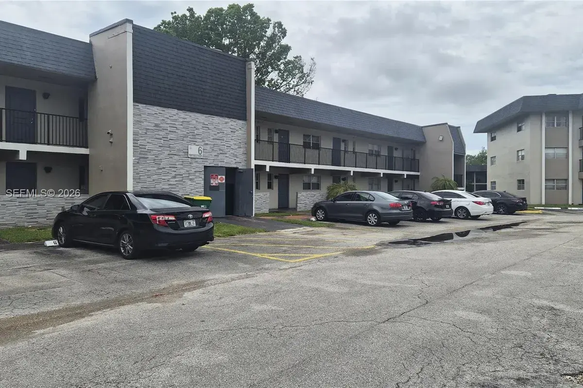 7920 N Colony Cir N # 103, Tamarac FL 33321