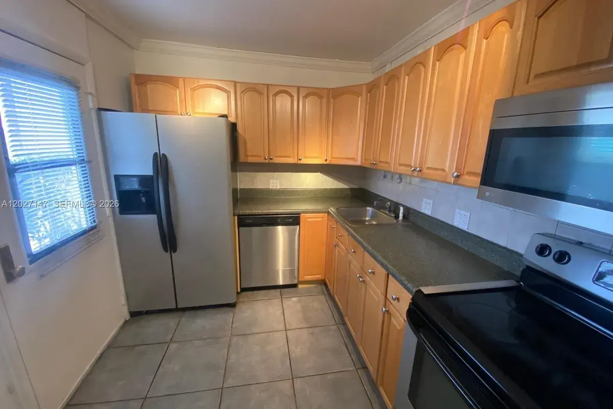 3475 N Country Club Dr # 106, Aventura FL 33180