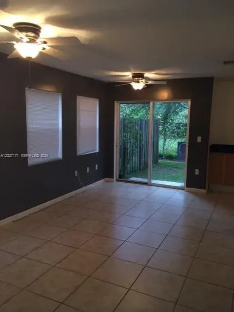 1702 N 28th Ave # 1, Hollywood FL 33020