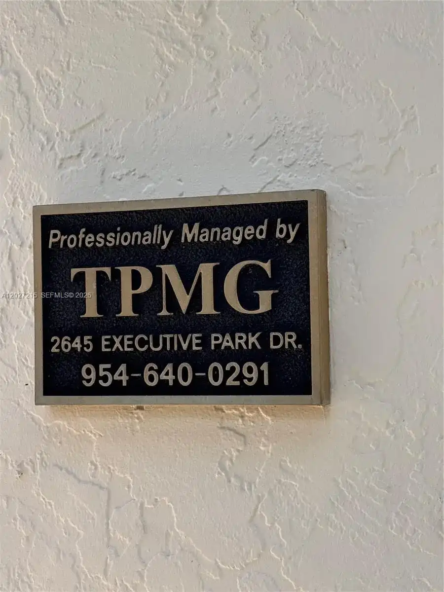 300 Cameron Dr, Weston FL 33326