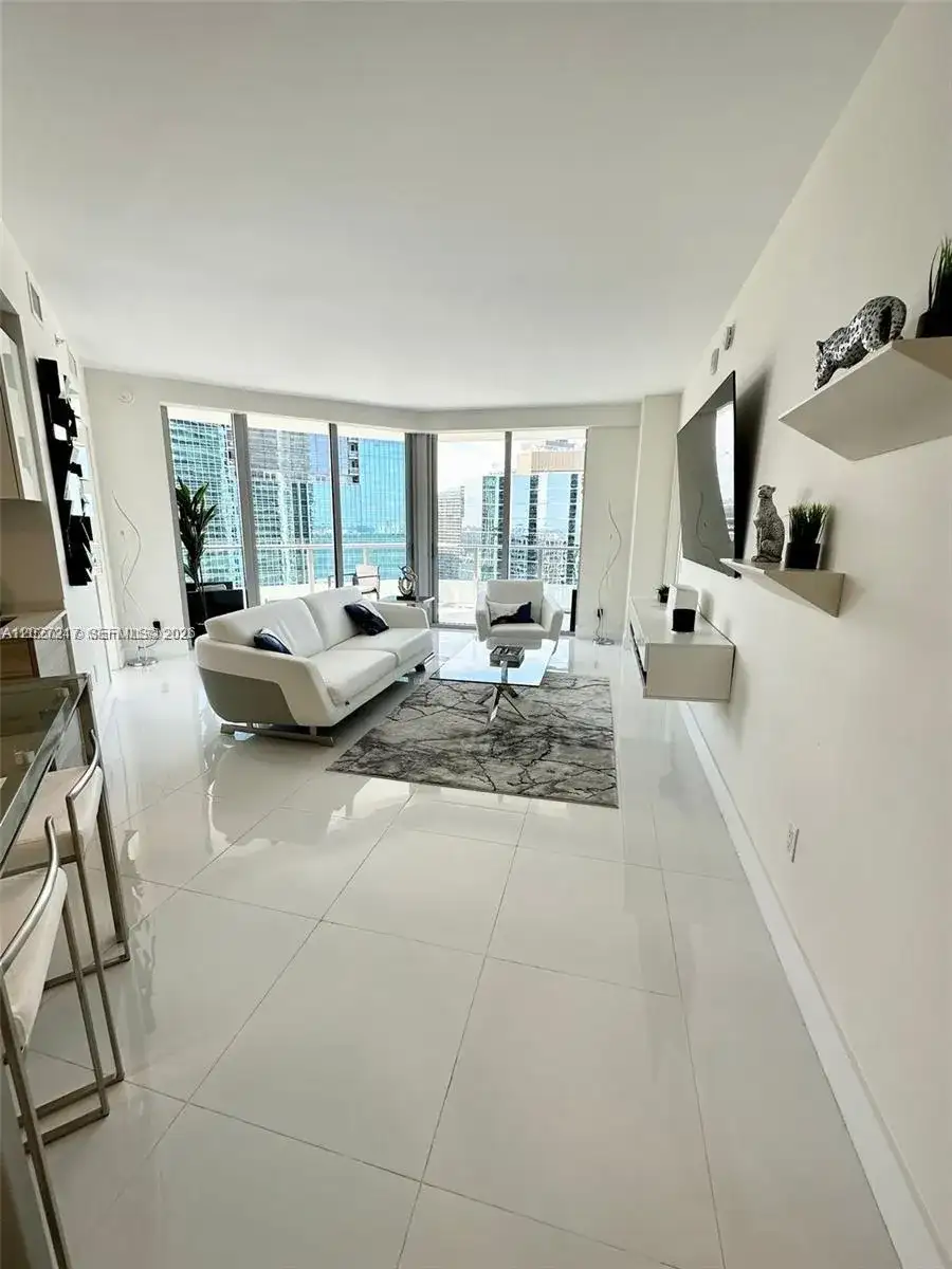 1300 Brickell Bay Dr # 3101, Miami FL 33131 photo 2
