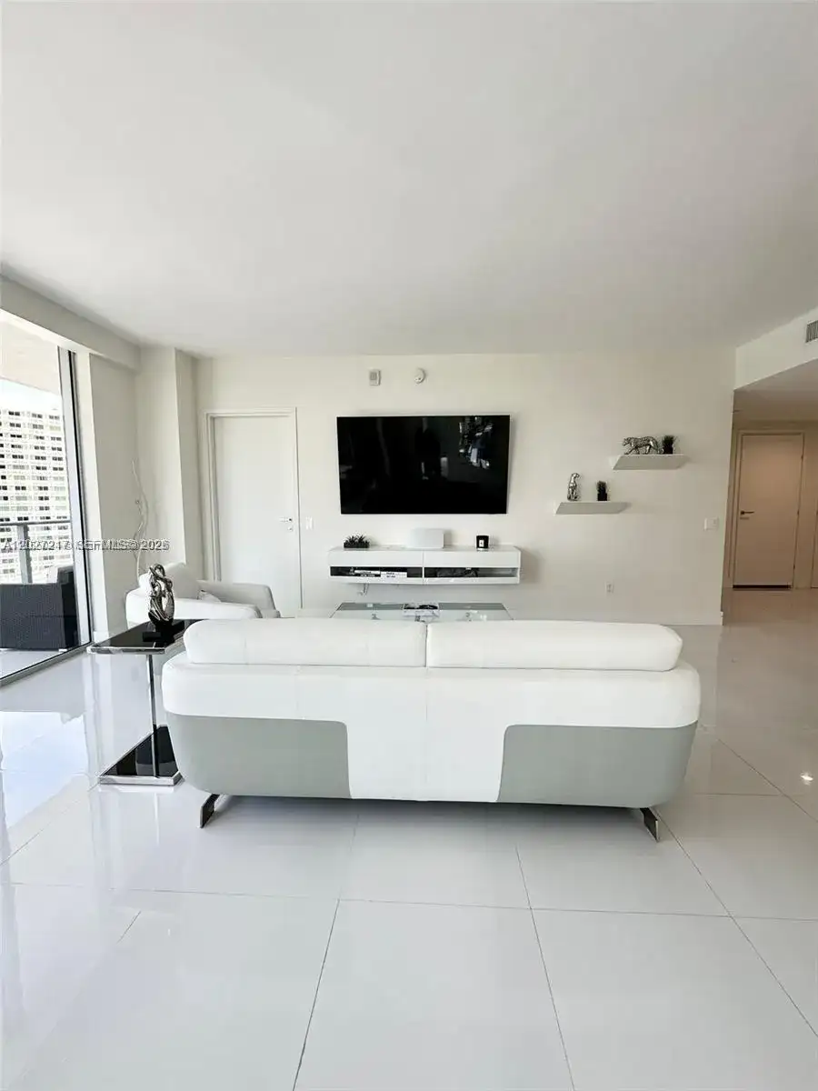1300 Brickell Bay Dr # 3101, Miami FL 33131 photo 3