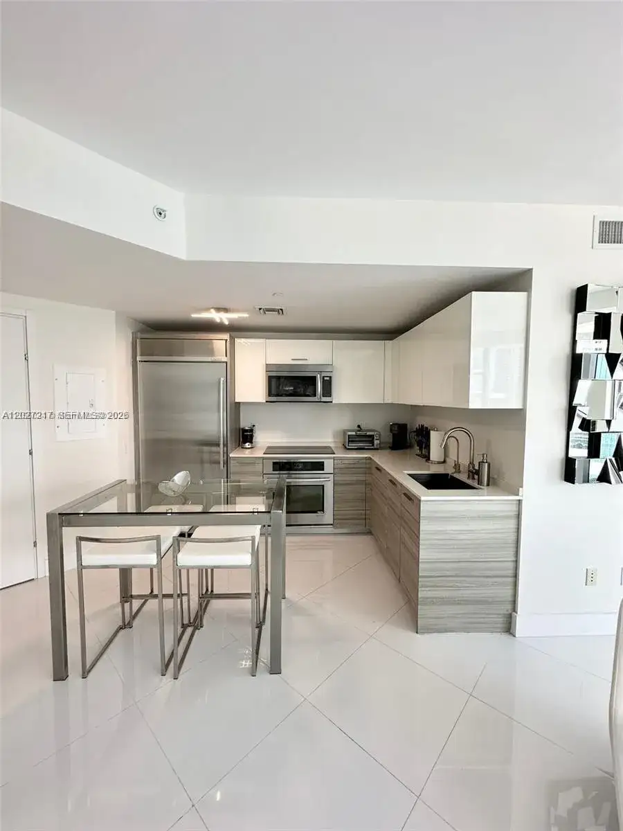 1300 Brickell Bay Dr # 3101, Miami FL 33131 photo 4