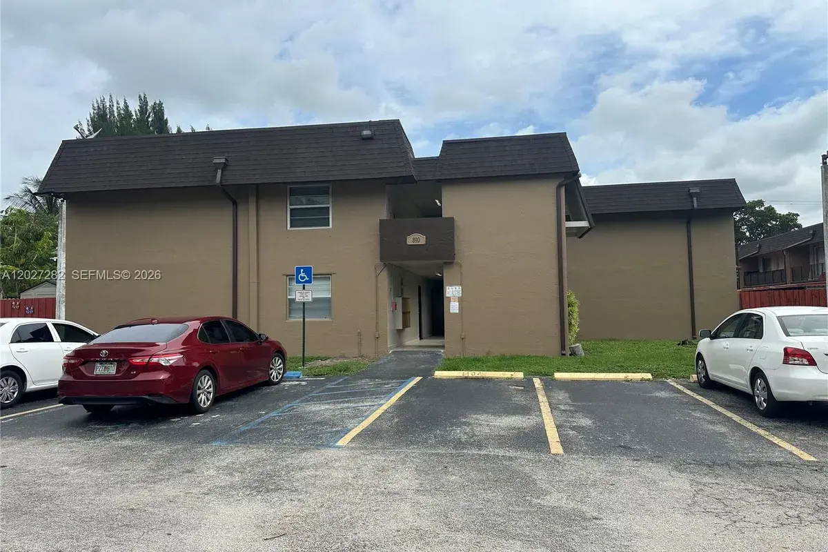 890 SW 129th Pl # 208, Miami FL 33184