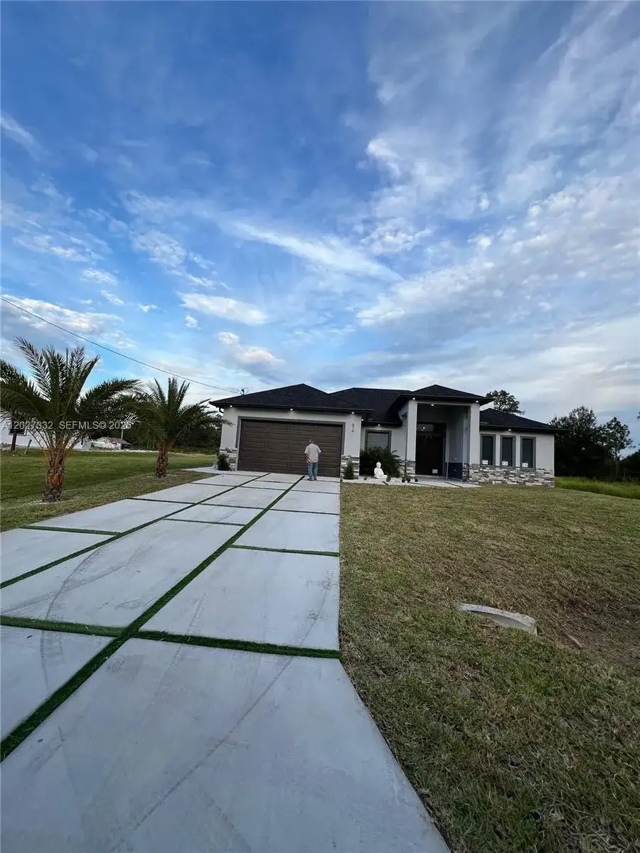 616 Maple Ave N, Lehigh Acres FL 33972 photo 5