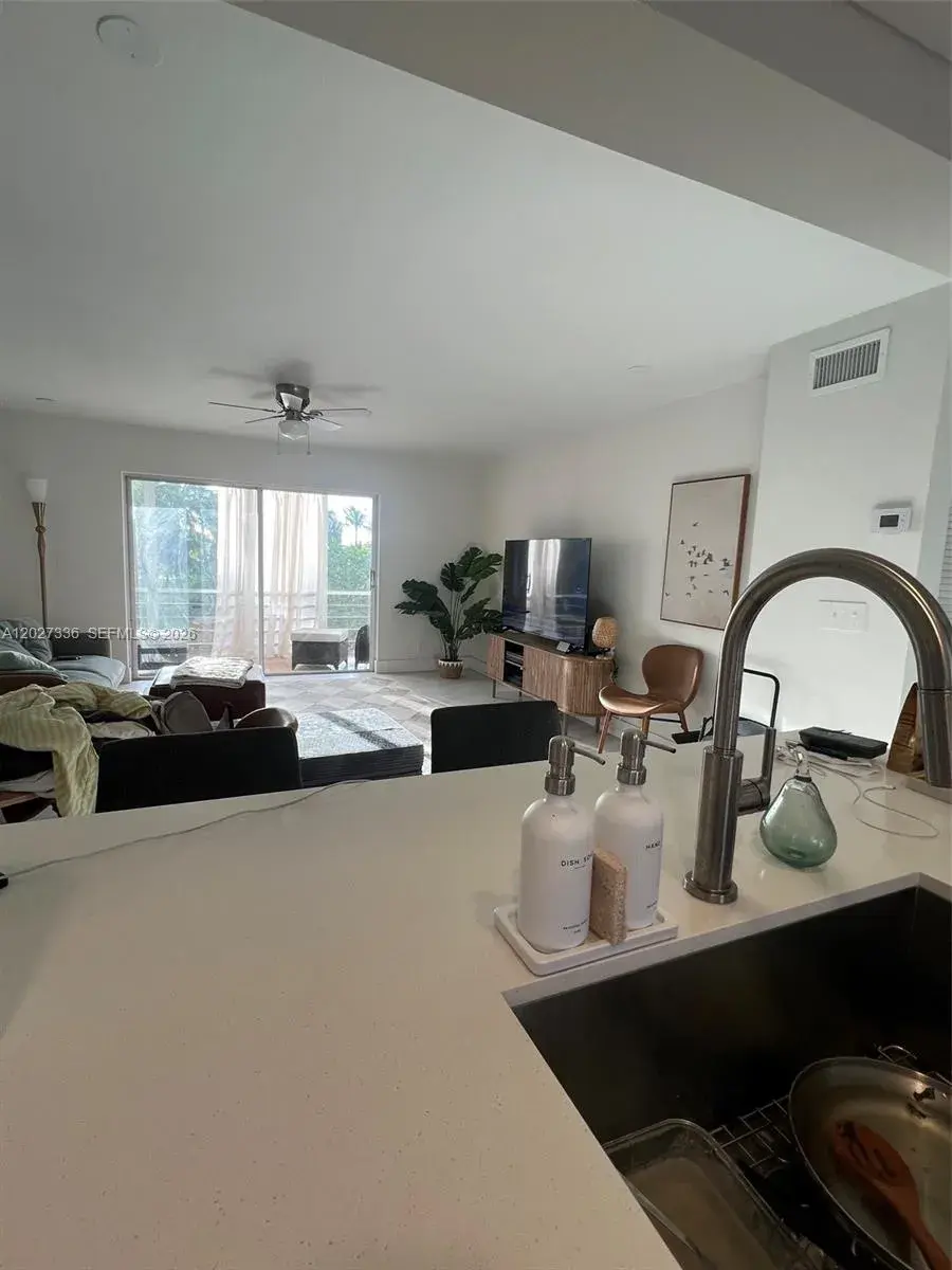 1000 NE 14th Ave # 408, Hallandale Beach FL 33009