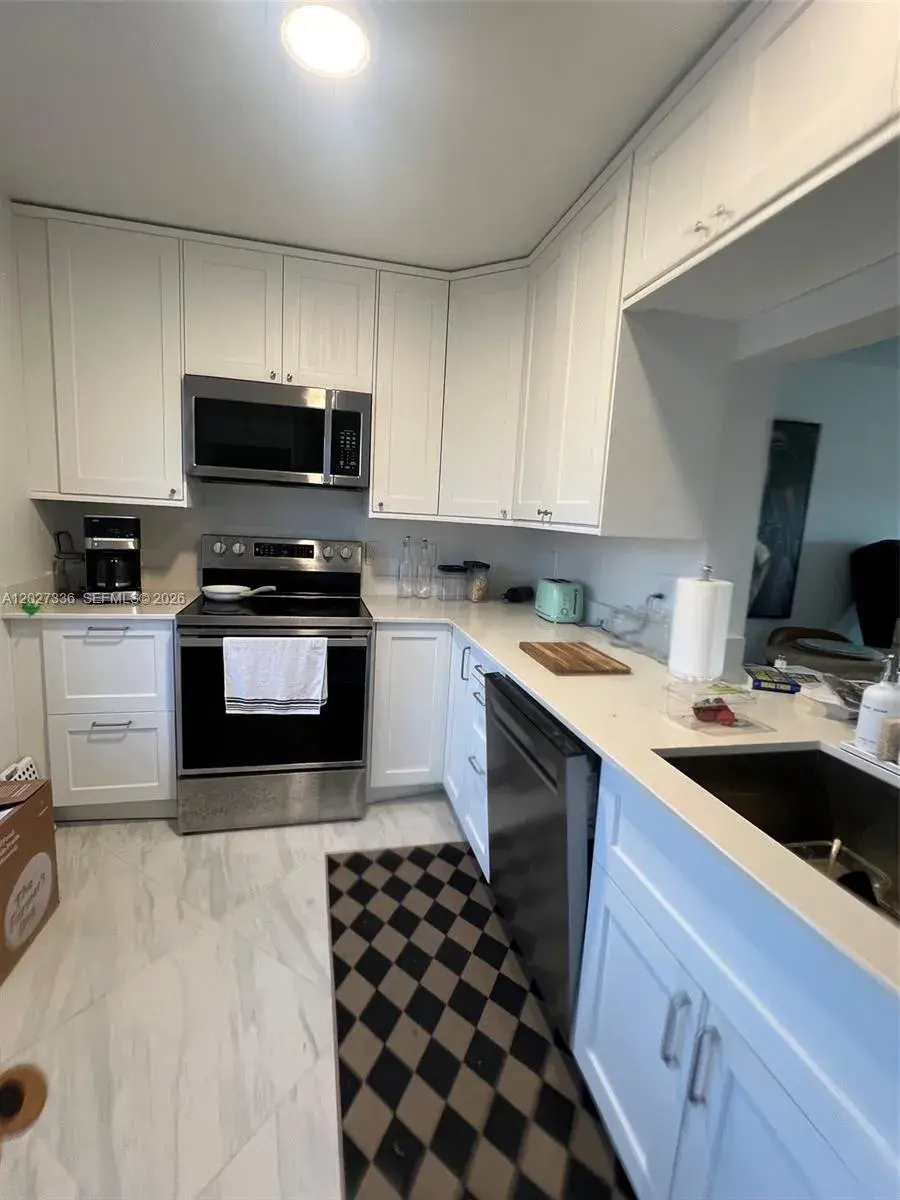 1000 NE 14th Ave # 408, Hallandale Beach FL 33009