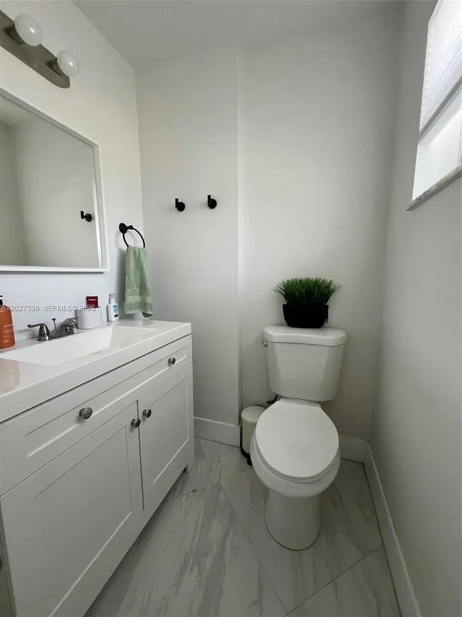 1000 NE 14th Ave # 408, Hallandale Beach FL 33009