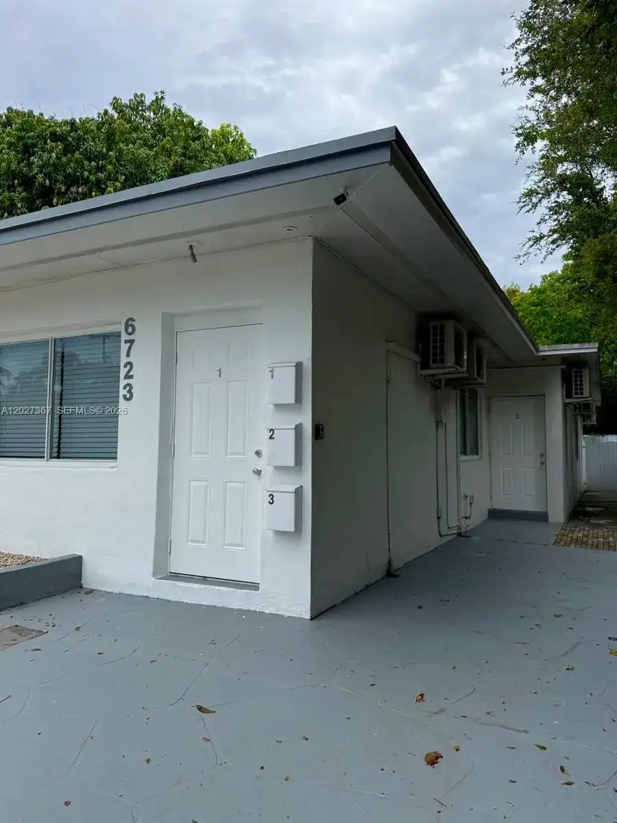 6723 NE Miami Pl, Miami FL 33138 photo 2