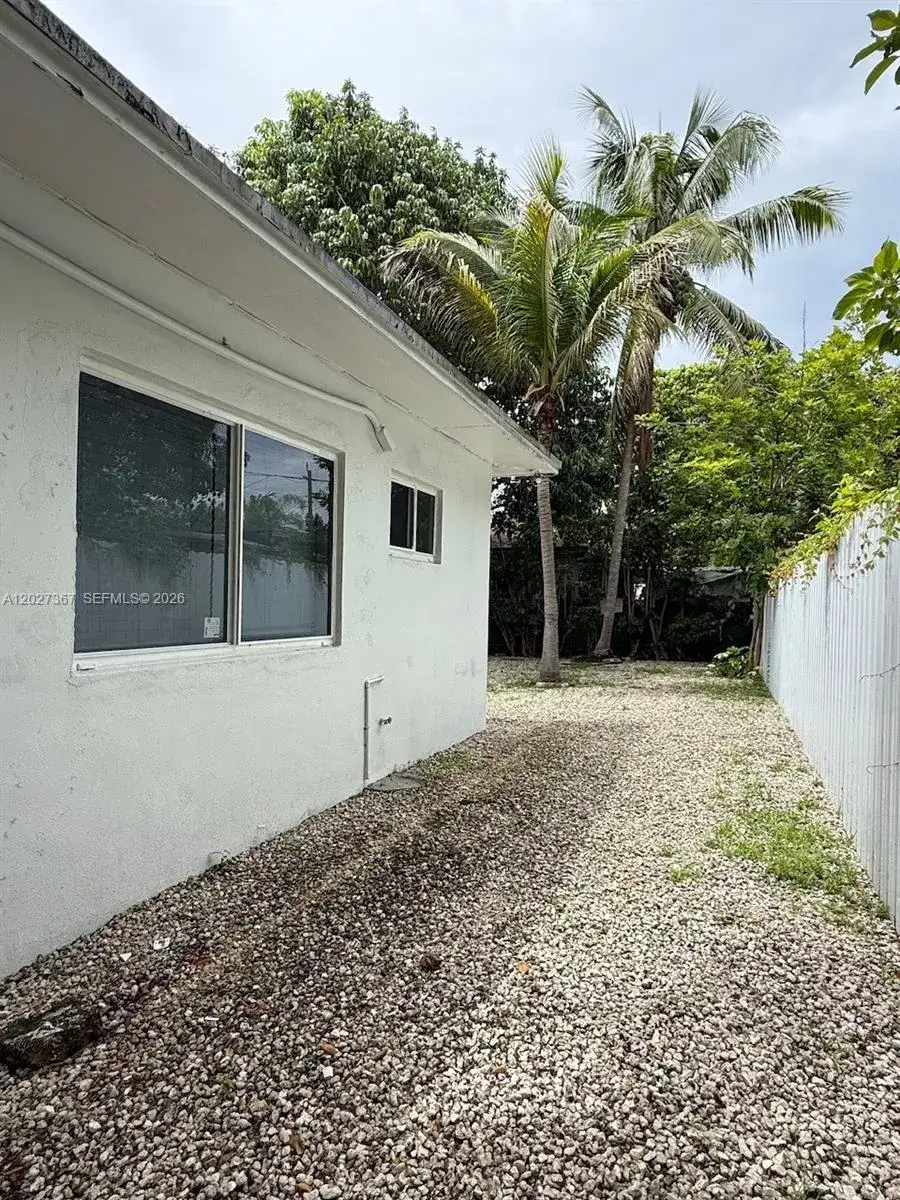 6723 NE Miami Pl, Miami FL 33138 photo 3