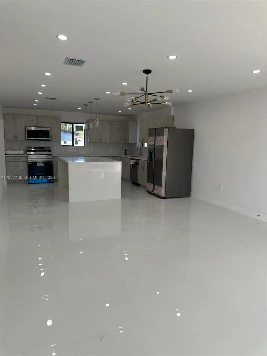 2041 NW 190th Ter, Miami Gardens FL 33056 photo 2