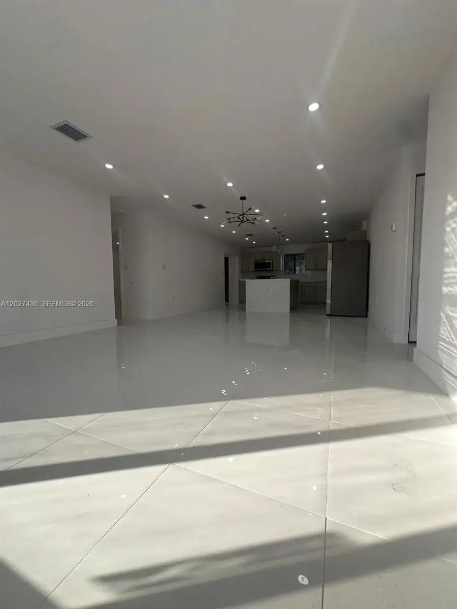 2041 NW 190th Ter, Miami Gardens FL 33056 photo 3