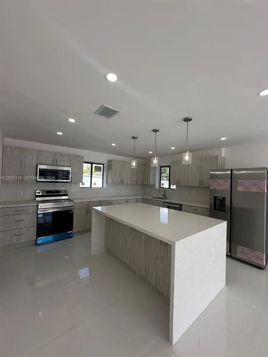 2041 NW 190th Ter, Miami Gardens FL 33056 photo 5
