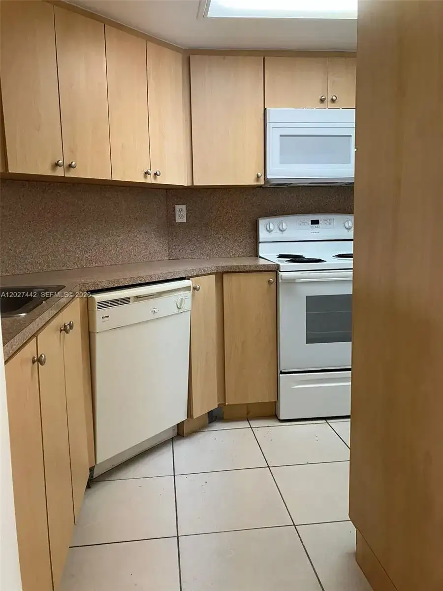 2803 N Course Dr # 203, Pompano Beach FL 33069 photo 4