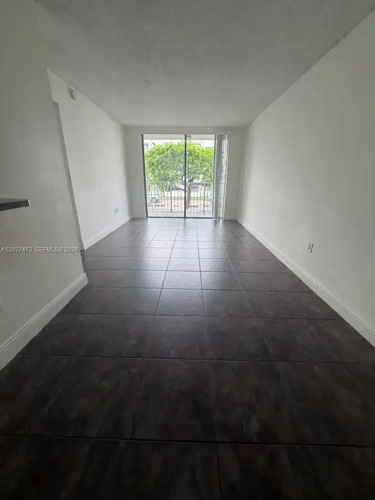 8185 NW 7th St # 218, Miami FL 33126 photo 2