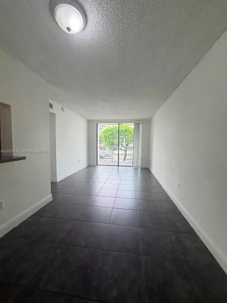 8185 NW 7th St # 218, Miami FL 33126 photo 4