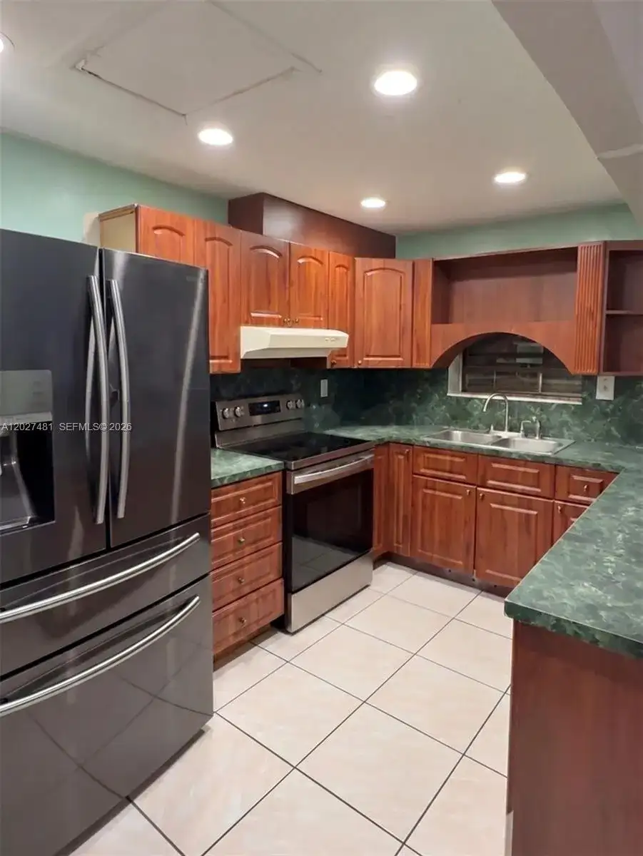1300 NE 203rd St, Miami FL 33179 photo 5