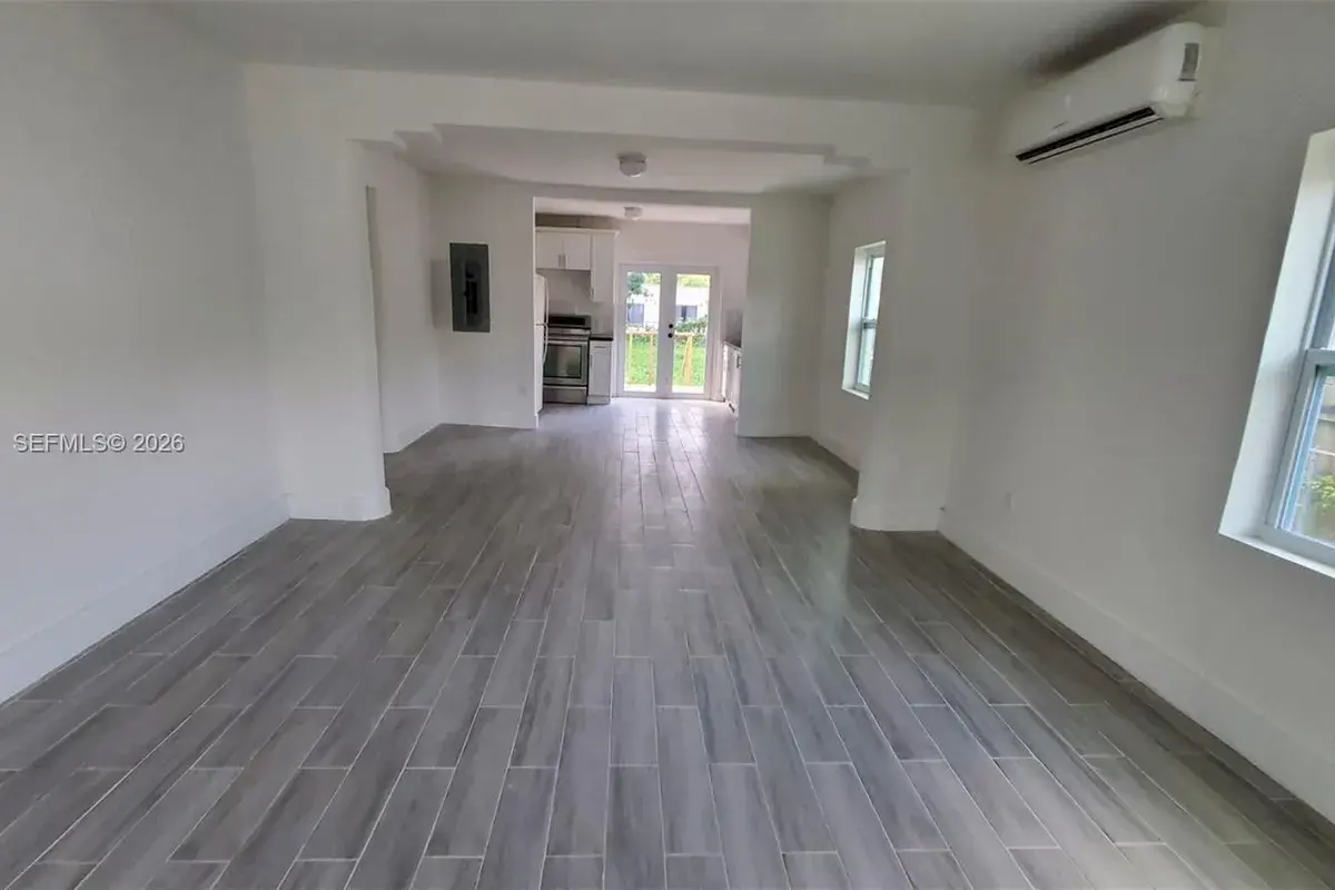 560 NW 53rd St, Miami FL 33127