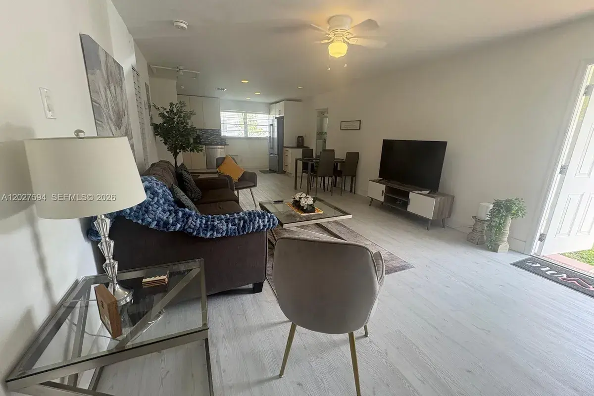 201 Columbus Pkwy # B, Hollywood FL 33021